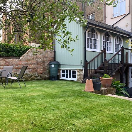 Grand 2 Bed Georgian Apartment At Florence House With King Bed, In The Heart Of Herne Bay & 300M From Beach Exterior photo