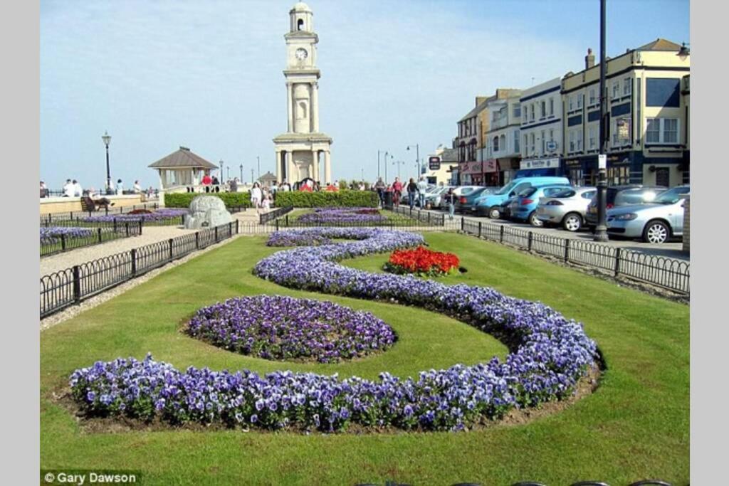 Grand 2 Bed Georgian Apartment At Florence House With King Bed, In The Heart Of Herne Bay & 300M From Beach Exterior photo