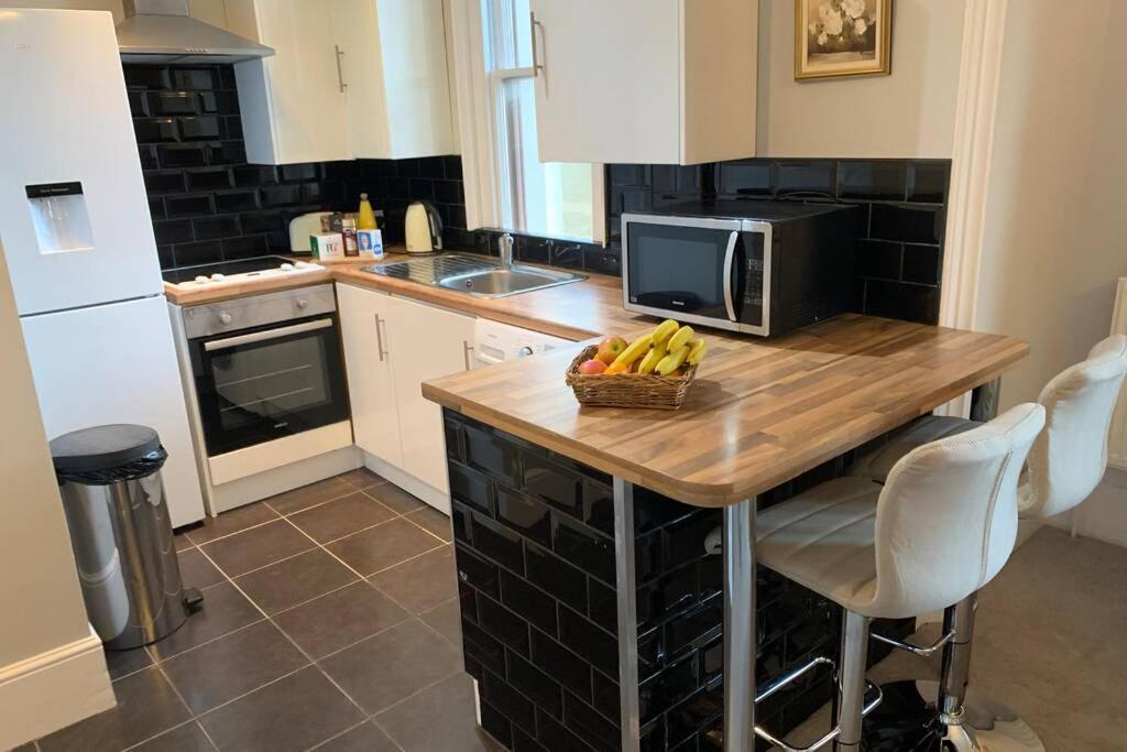 Grand 2 Bed Georgian Apartment At Florence House With King Bed, In The Heart Of Herne Bay & 300M From Beach Exterior photo