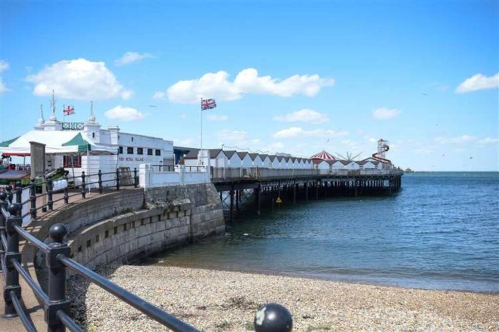 Grand 2 Bed Georgian Apartment At Florence House With King Bed, In The Heart Of Herne Bay & 300M From Beach Exterior photo