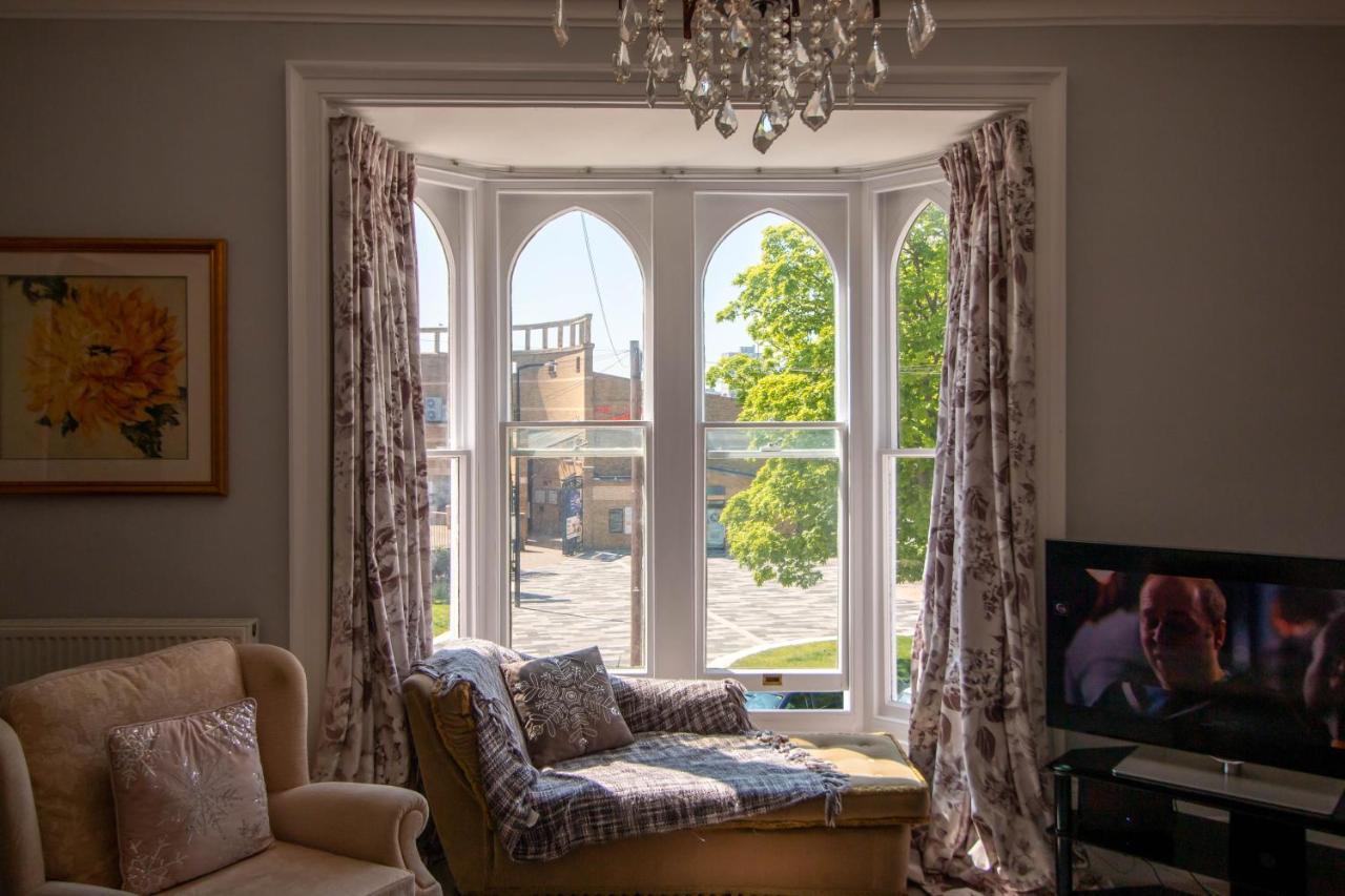 Grand 2 Bed Georgian Apartment At Florence House With King Bed, In The Heart Of Herne Bay & 300M From Beach Exterior photo