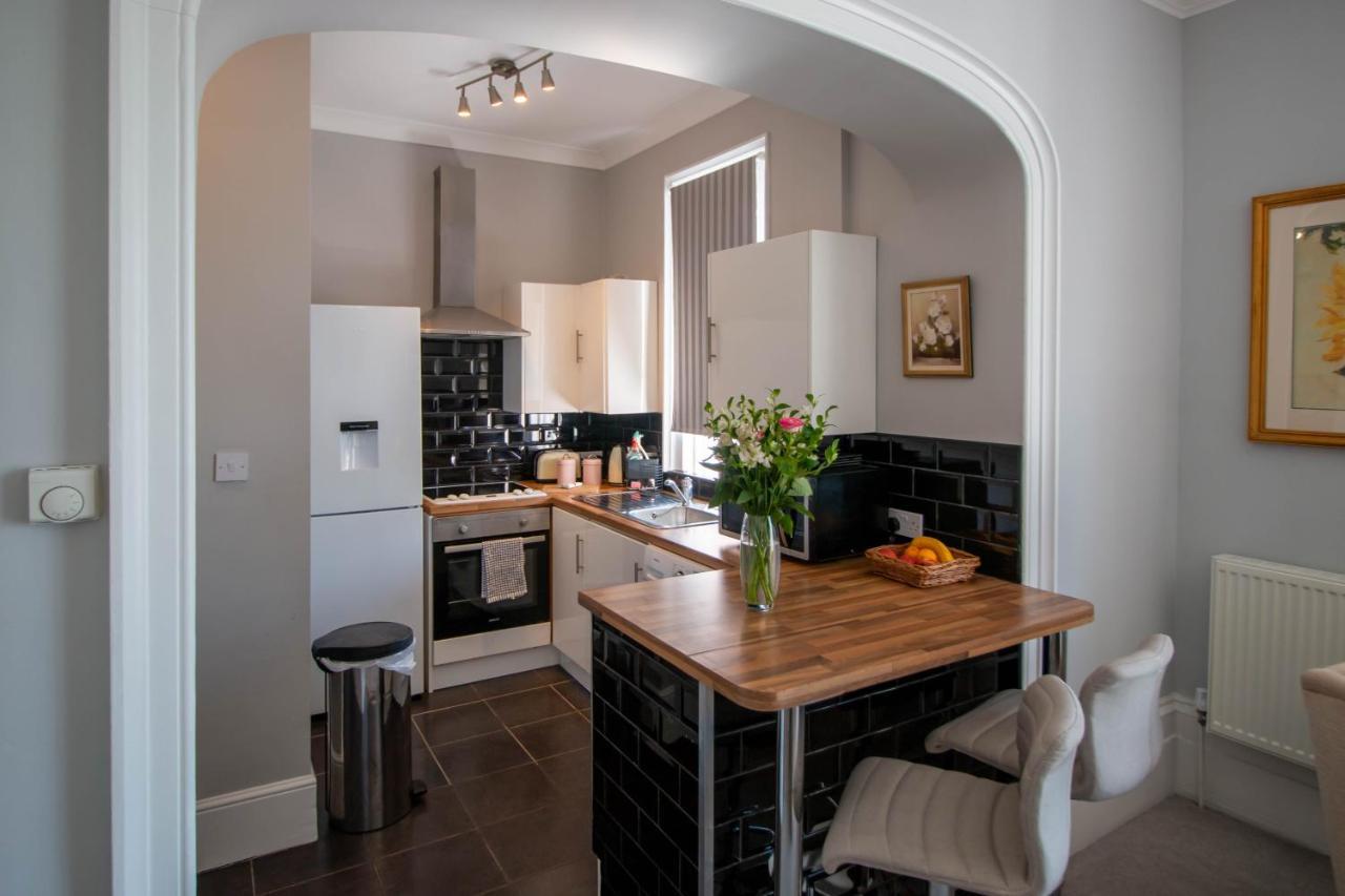Grand 2 Bed Georgian Apartment At Florence House With King Bed, In The Heart Of Herne Bay & 300M From Beach Exterior photo