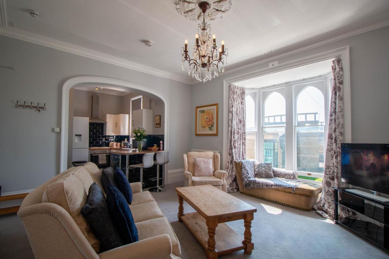 Grand 2 Bed Georgian Apartment At Florence House With King Bed, In The Heart Of Herne Bay & 300M From Beach Exterior photo
