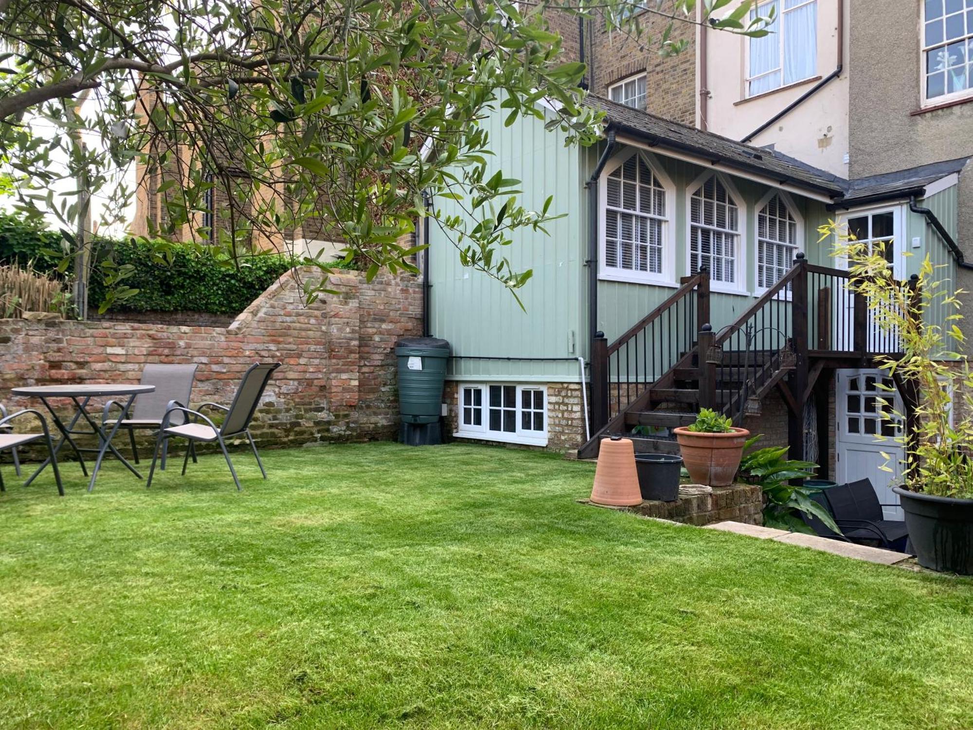 Grand 2 Bed Georgian Apartment At Florence House With King Bed, In The Heart Of Herne Bay & 300M From Beach Exterior photo