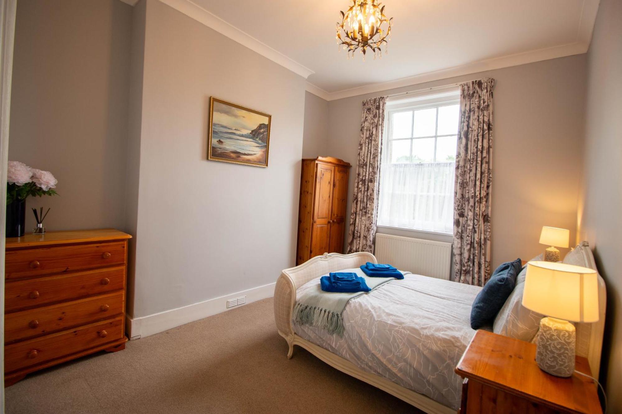 Grand 2 Bed Georgian Apartment At Florence House With King Bed, In The Heart Of Herne Bay & 300M From Beach Exterior photo