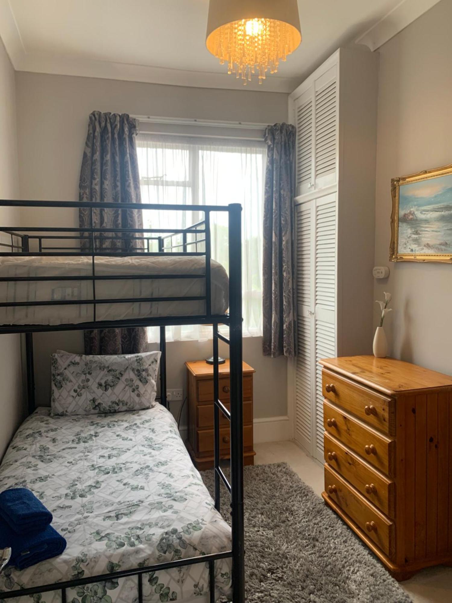 Grand 2 Bed Georgian Apartment At Florence House With King Bed, In The Heart Of Herne Bay & 300M From Beach Exterior photo