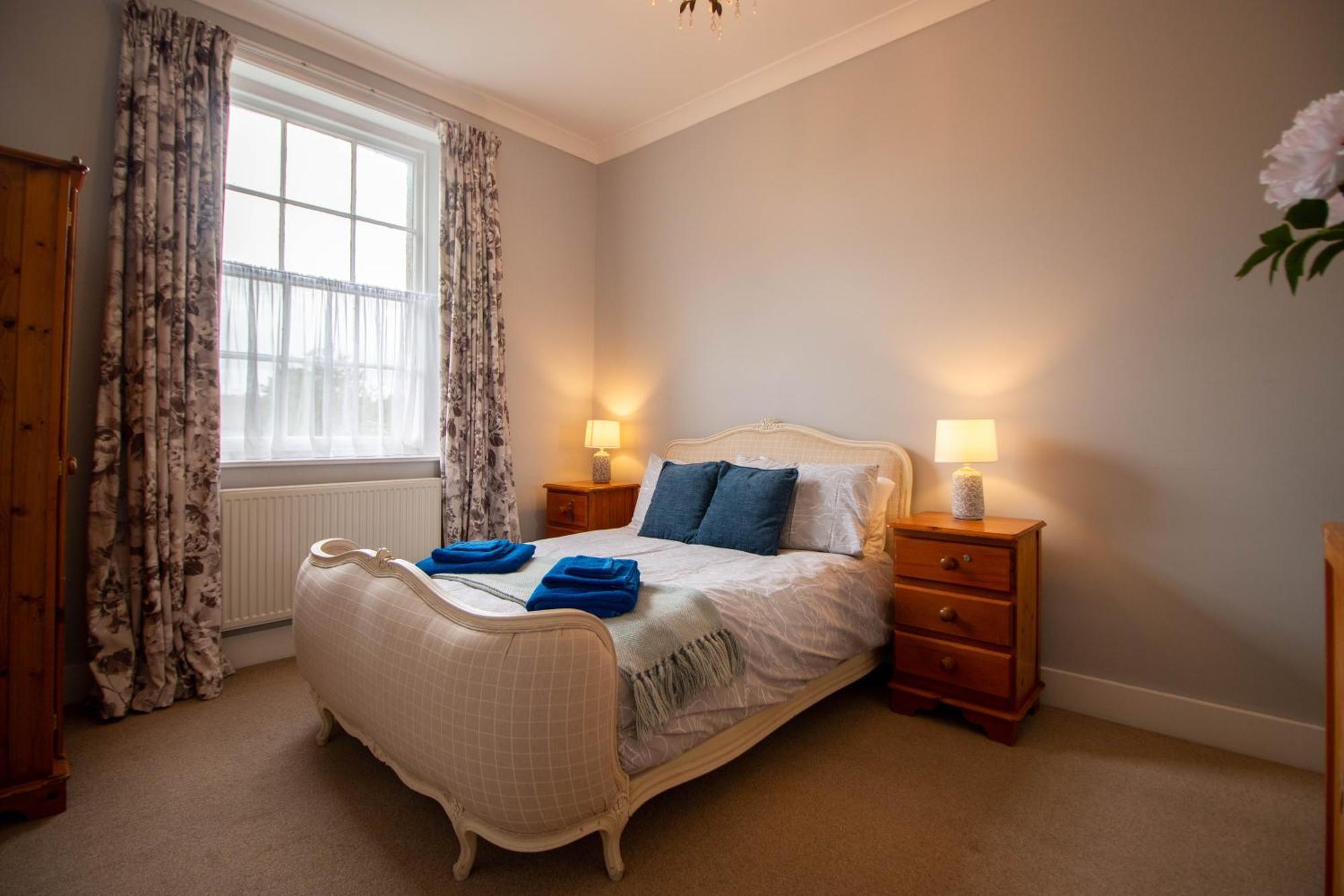 Grand 2 Bed Georgian Apartment At Florence House With King Bed, In The Heart Of Herne Bay & 300M From Beach Exterior photo